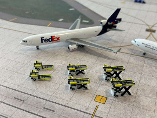 1:400 Airplane Cargo Loader Set (6 piece; white)
