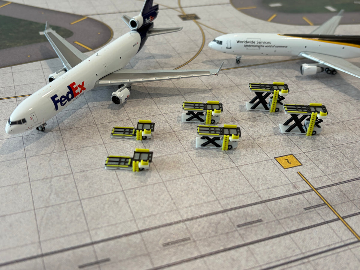 1:400 Airplane Cargo Loader Set (6 piece; white)
