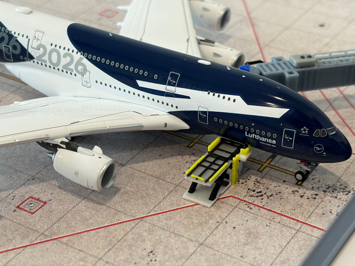 1:400 Airplane Cargo Loader Set (6 piece; white)
