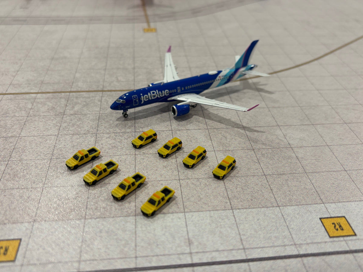 1:400 Airport Operations Vehicles Set (8 piece; yellow)