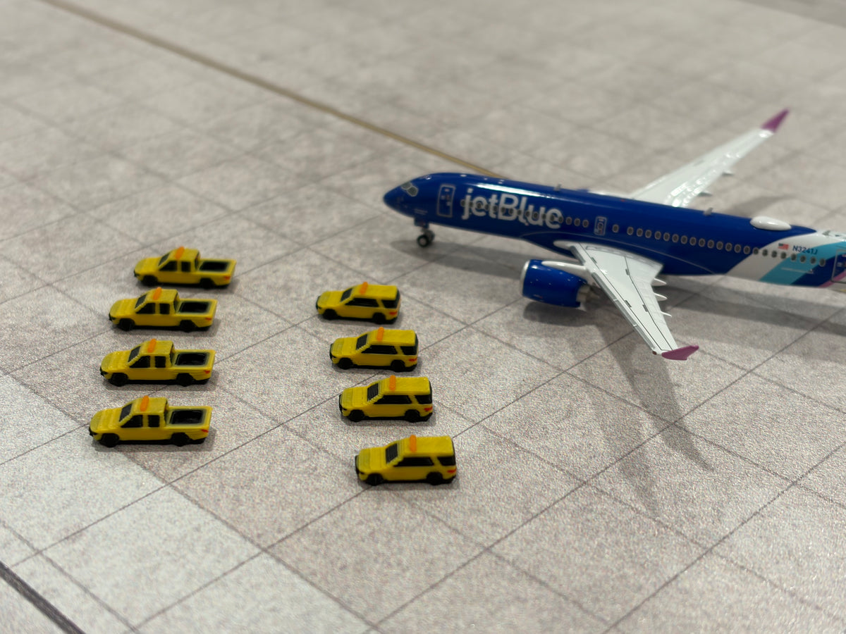 1:400 Airport Operations Vehicles Set (8 piece; yellow)