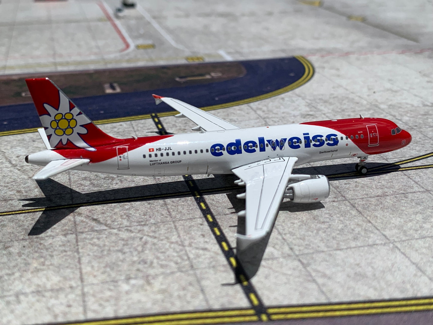 Edelweiss A320-200 HB-JJL Phoenix Models 1:400