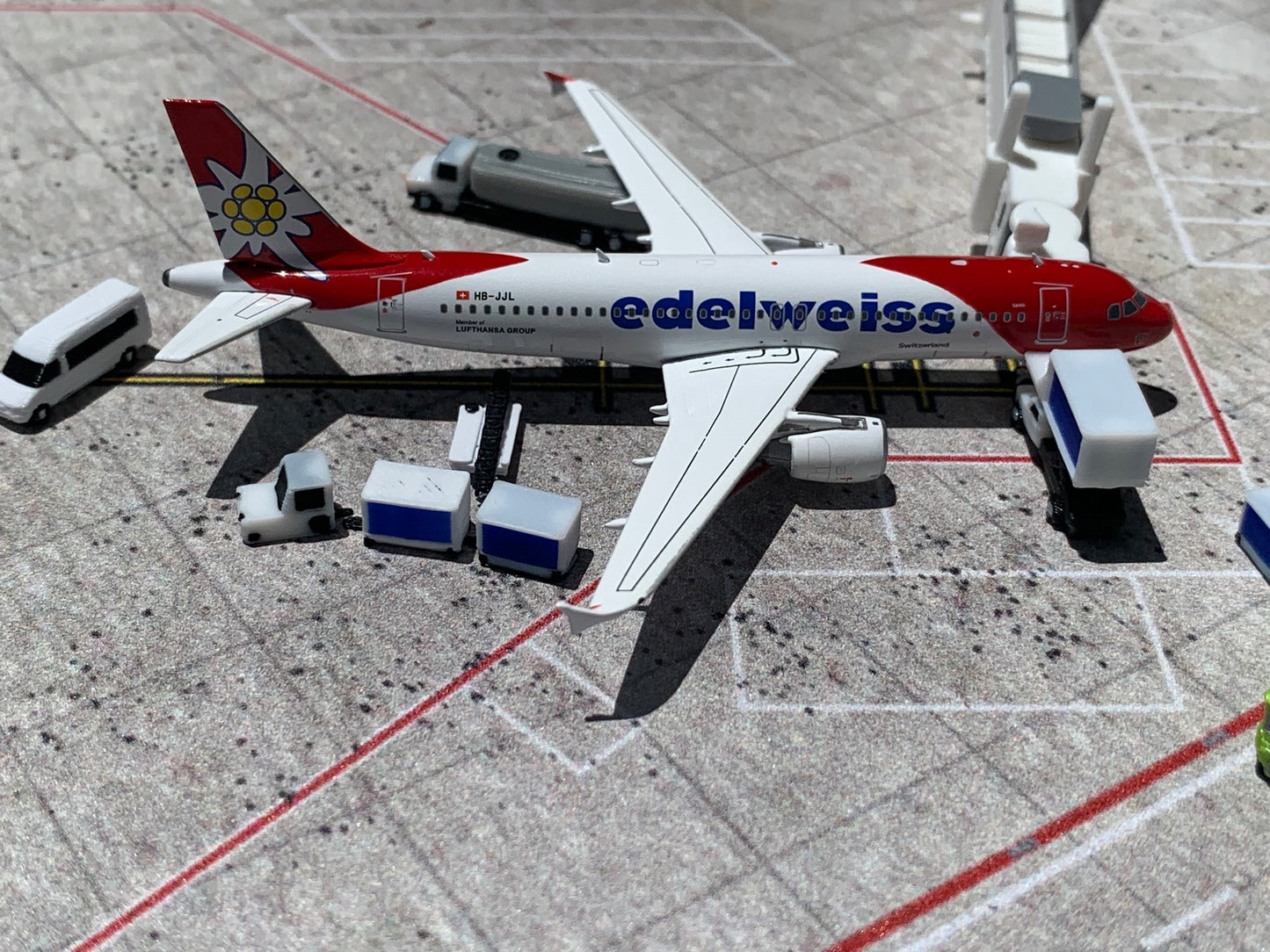 Edelweiss A320-200 HB-JJL Phoenix Models 1:400