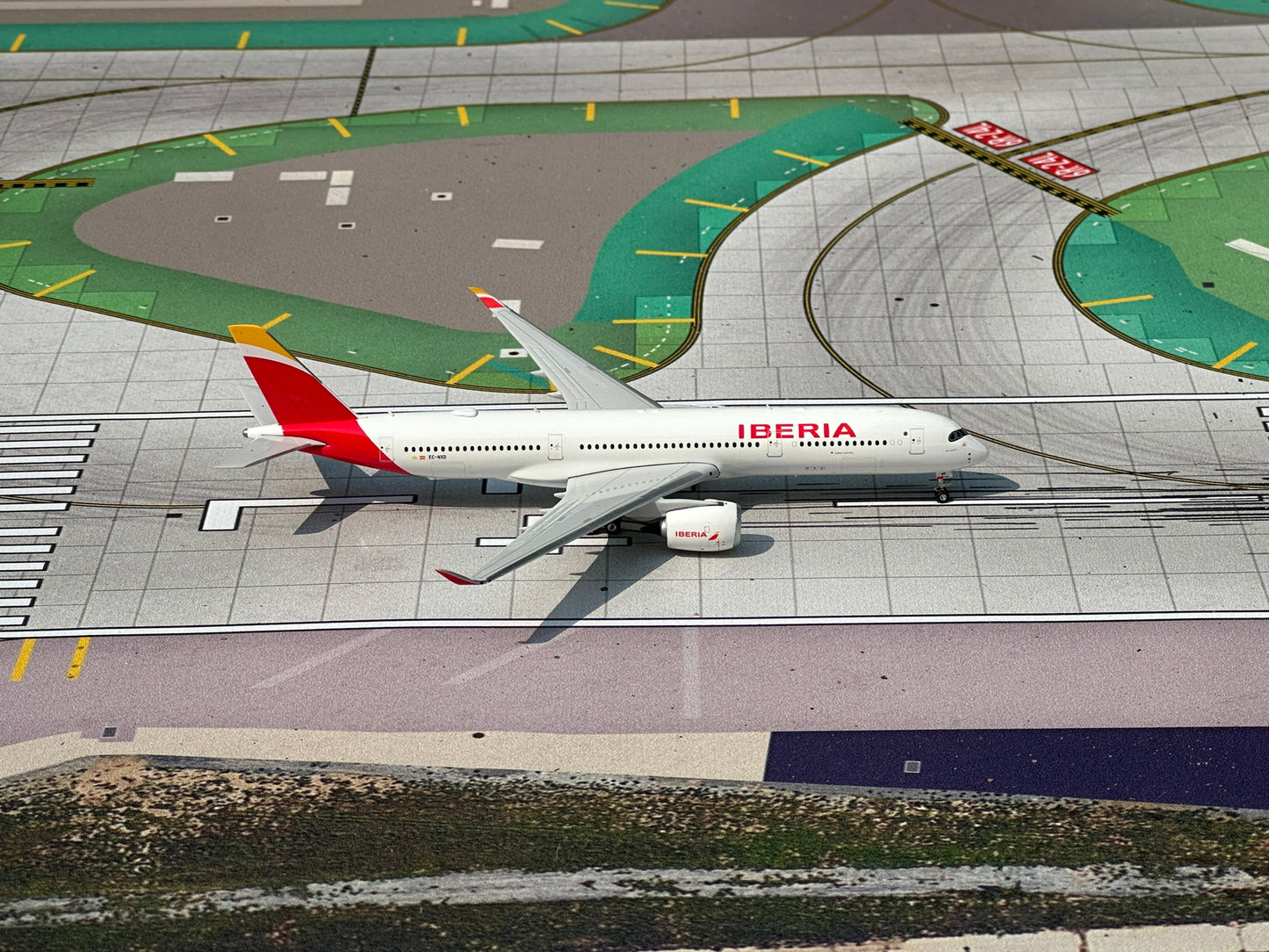 Iberia A350-900 EC-NXD Phoenix Models 1:400