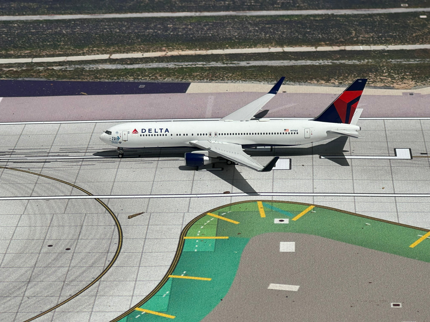 Delta 767-300ER "80th Anniv. D-Day" N171DZ PandaModel 1:400