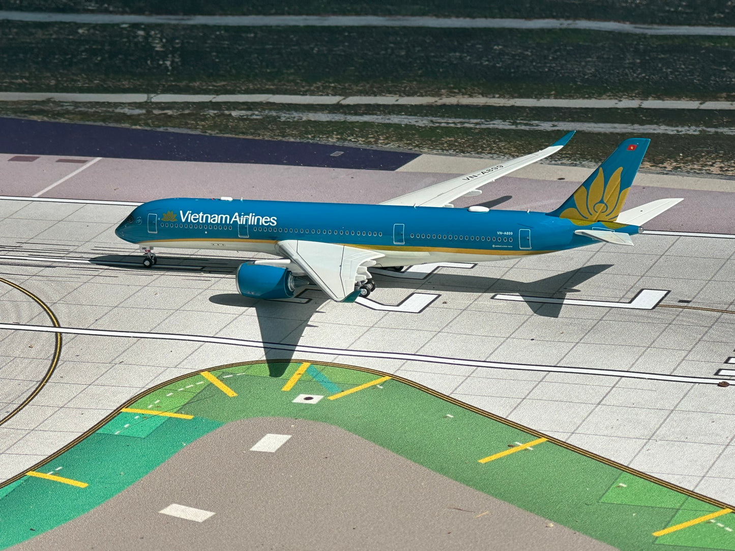 Vietnam Airlines A350-900 VN-A899 AV400