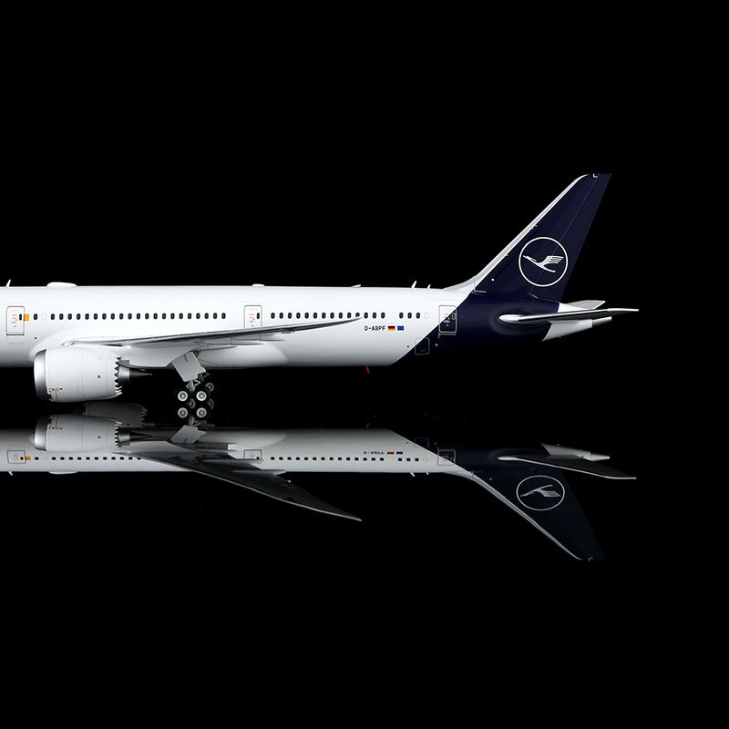 Pre-Order Lufthansa 787-9 Dreamliner D-ABPF SQ Wings 1:200