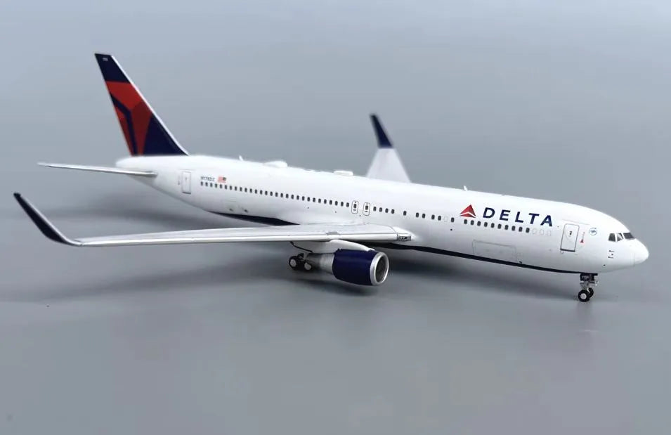 Pre-Order Delta 767-300ER N176DZ PandaModel 1:400